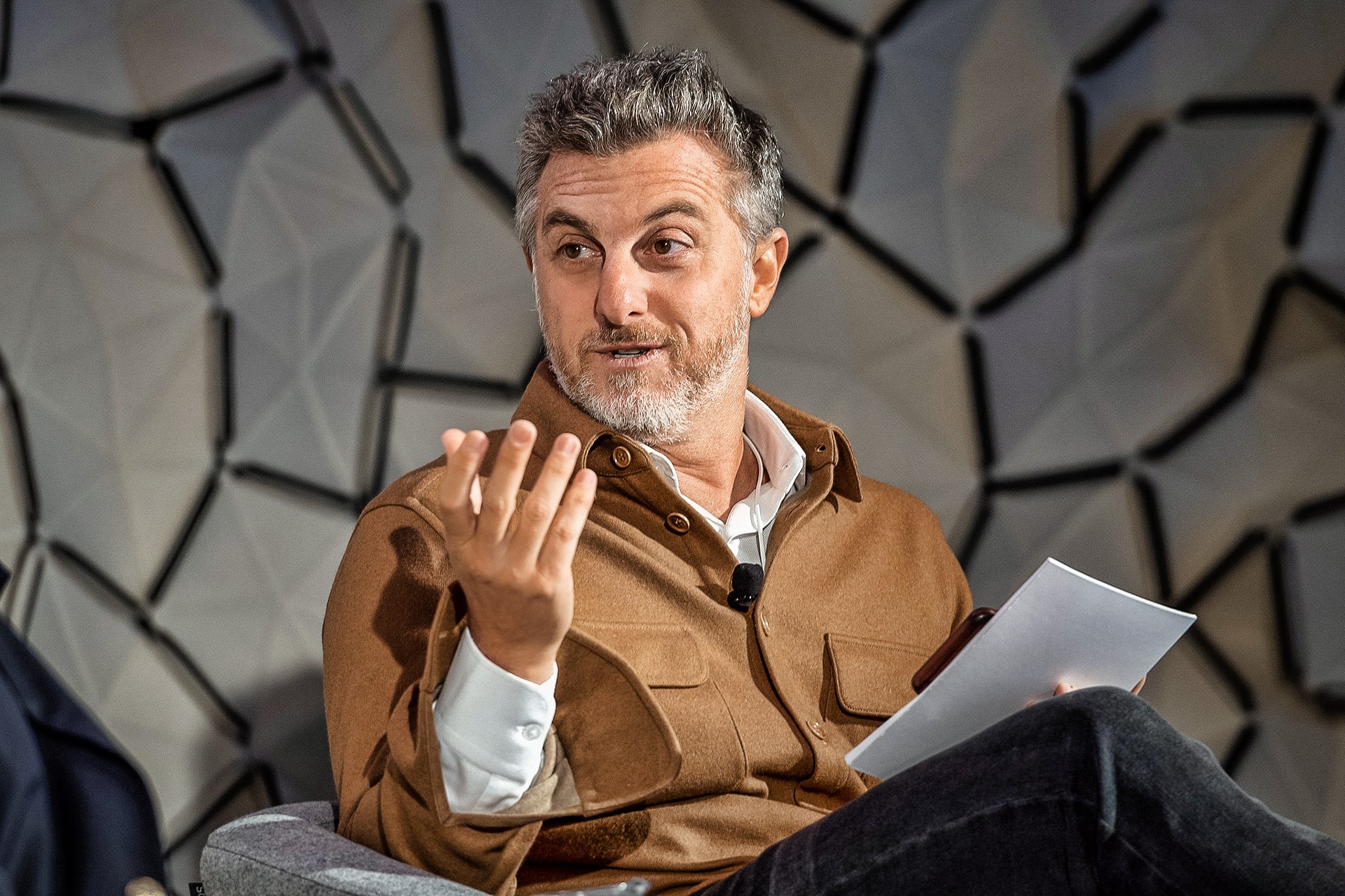 Luciano Huck estreia documentário sobre a pandemia no Globoplay