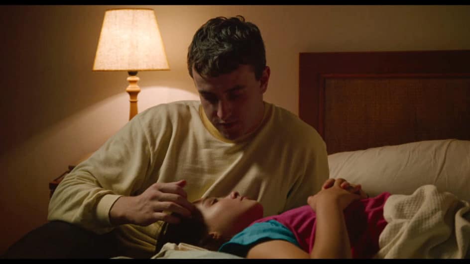 Crítica | Aftersun: Como o primeiro longa de uma diretora se torna um dos melhores filmes de 2022? 2 O primeiro longa da diretora Charlotte Wells conta a narrativa de Pai e filha que passam uma semana de férias juntos. Mas Sophie, depois de anos, se lembra aos poucos desses momentos.