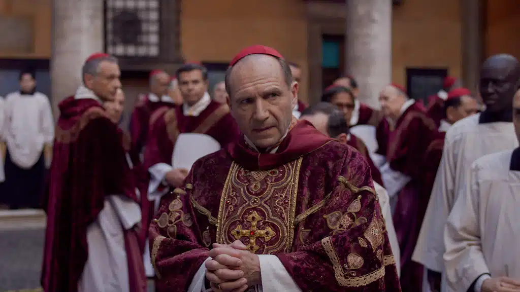CRÍTICA | Conclave apresenta segredos do poder da Igreja, sob o teto da Capela Sistina