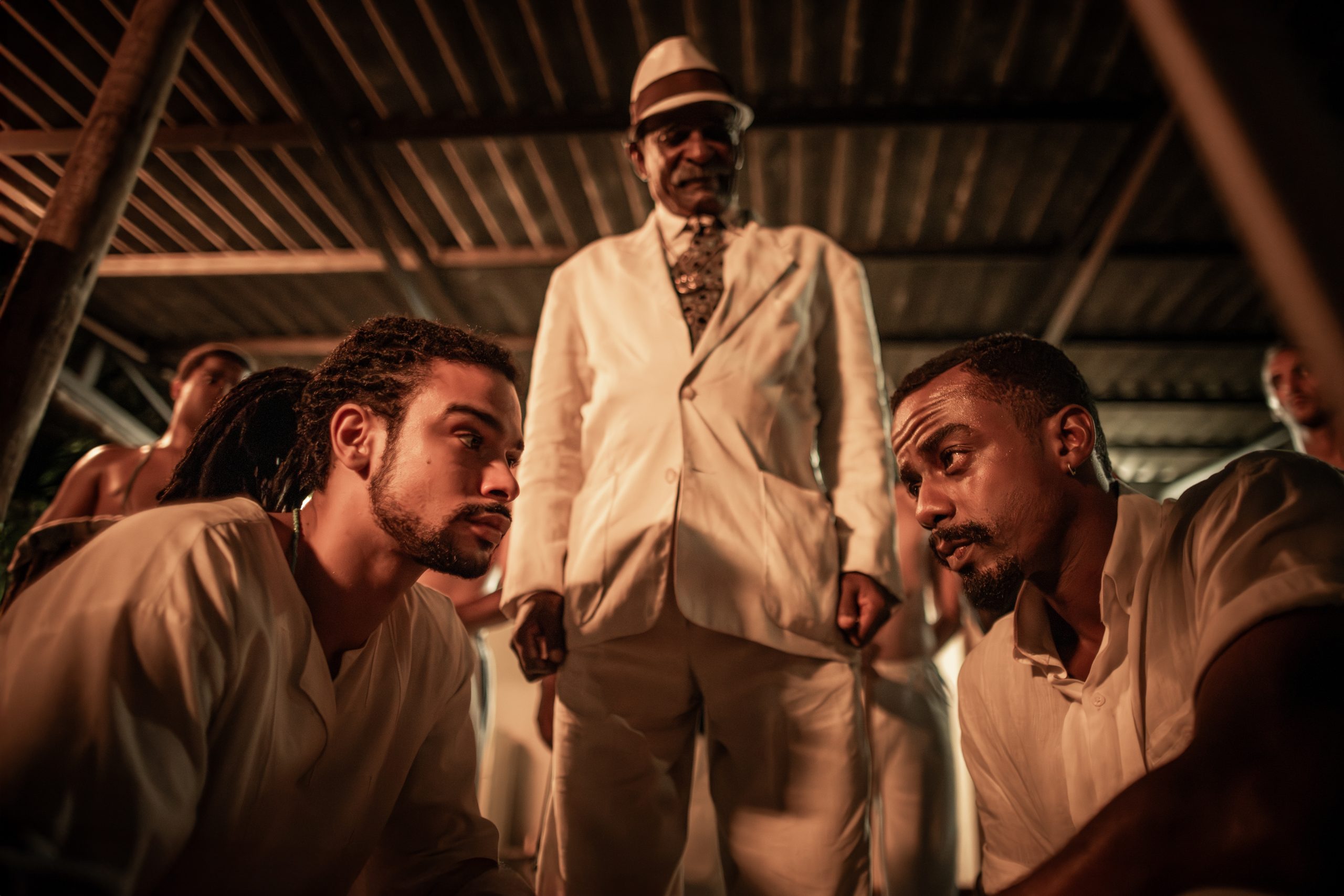 CRÍTICA | Capoeiras mistura capoeira, candomblé e jornada de herói