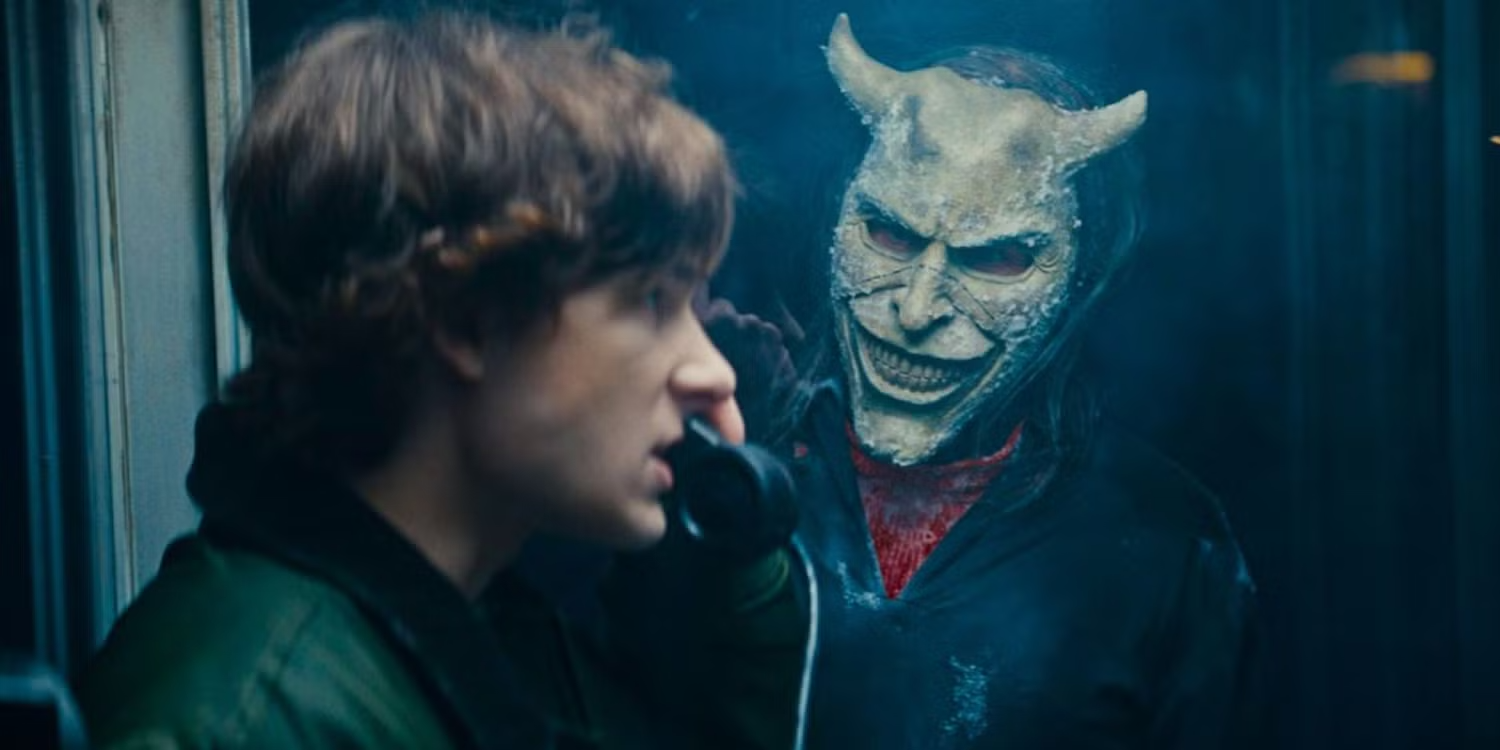 CRÍTICA | O Telefone Preto 2 e o medo real de sequências de filmes de terror 1 Telefone Preto 2 feito pela Universal Pictures da famosa produtora Blumhouse temos uma sequência de um filme que não necessariamente precisava de uma, mas felizmente ganhou uma.